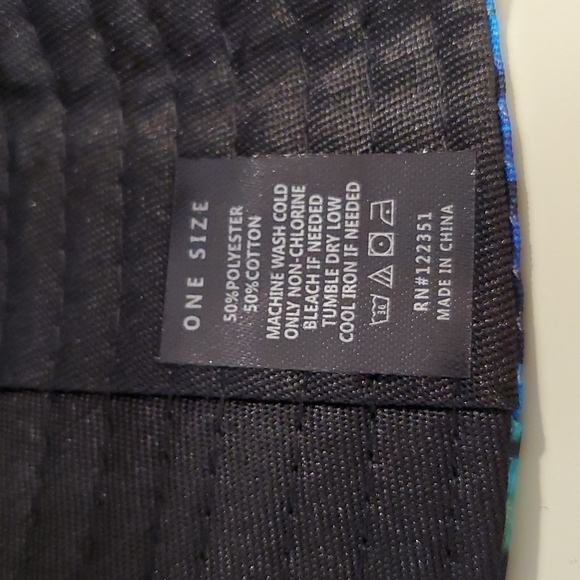 Tie-dye bucket hat bright abstract flower tie dye graphics Reversible Beachy - Picture 4 of 4